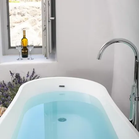 Luxury Santorini Elysian Dyo Private Hot Tub Air Conditioning * Foinikiá