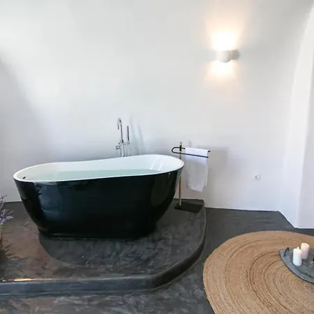 Villa Luxury Santorini Elysian Dyo Private Hot Tub Air Conditioning Foinikiá