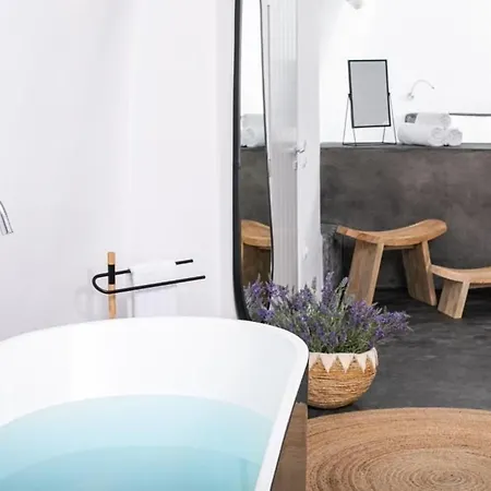 Luxury Santorini Elysian Dyo Private Hot Tub Air Conditioning *