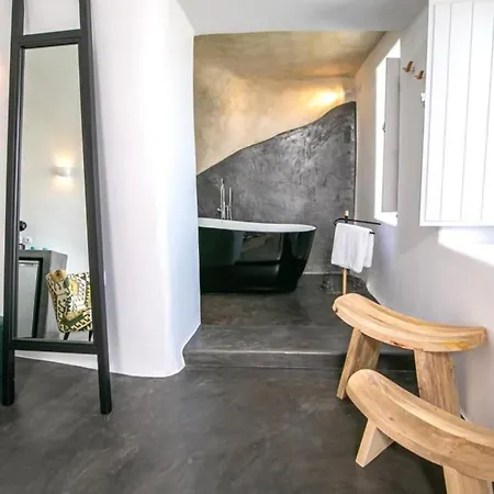 Luxury Santorini Elysian Dyo Private Hot Tub Air Conditioning Foinikia (Santorini)