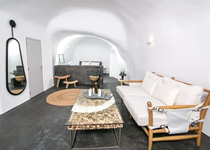 Luxury Santorini Elysian Dyo Private Hot Tub Air Conditioning Foinikiá