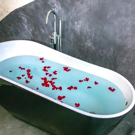 Luxury Santorini Elysian Dyo Private Hot Tub Air Conditioning *