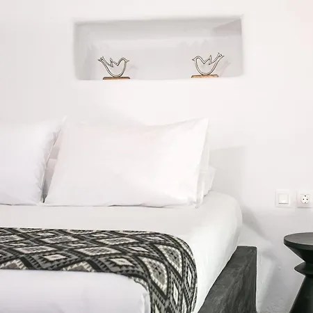 Luxury Santorini Elysian Dyo Private Hot Tub Air Conditioning * Foinikiá