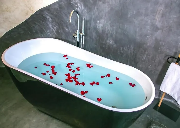 Luxury Santorini Elysian Dyo Private Hot Tub Air Conditioning *